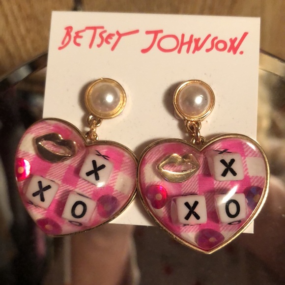 NWT Betsey Johnson Heart Shaped Faux Pearl Lips tic tac toe Valentine Earrings! - Picture 7 of 7